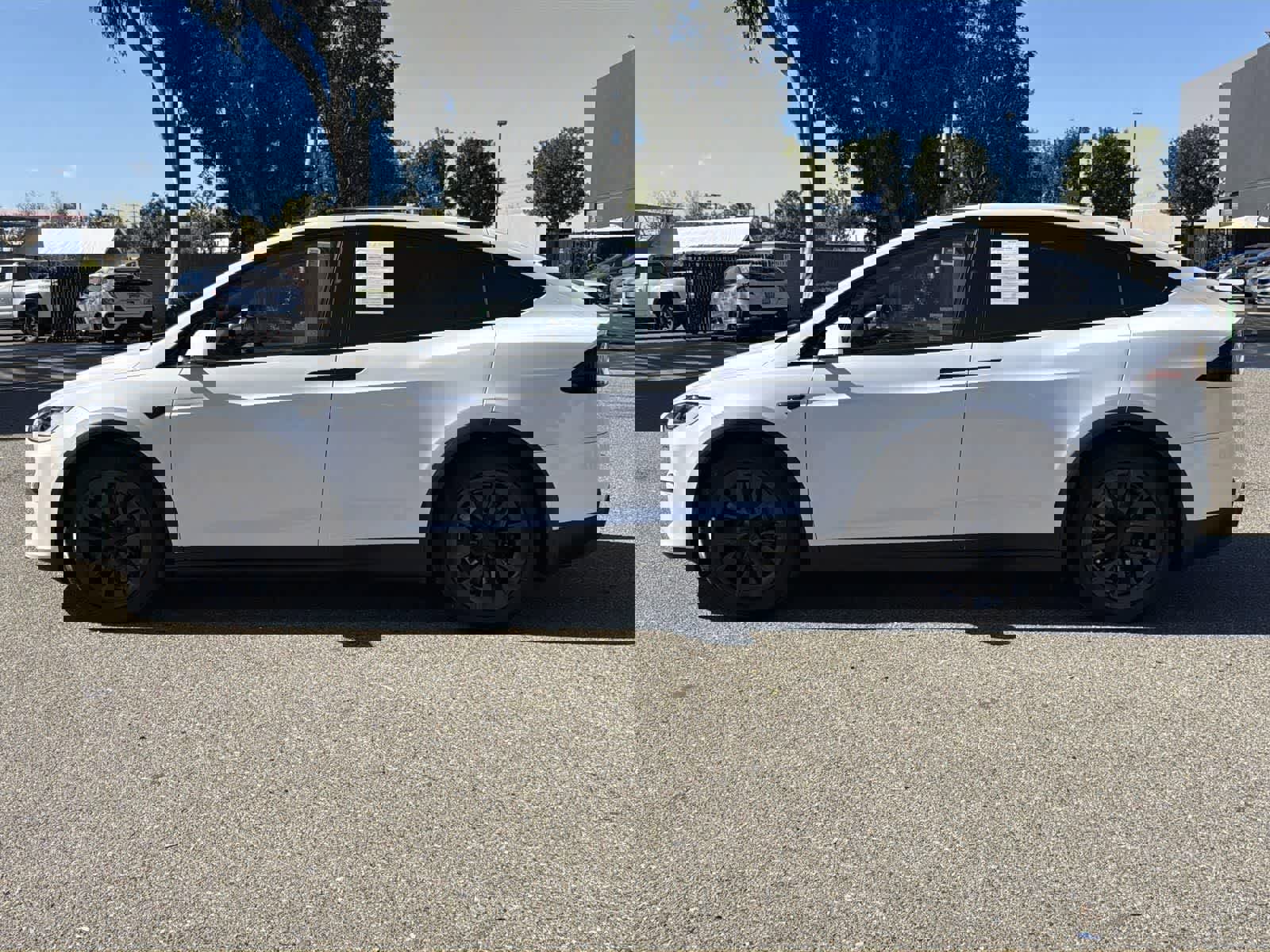 Used 2024 Tesla Model X image 3