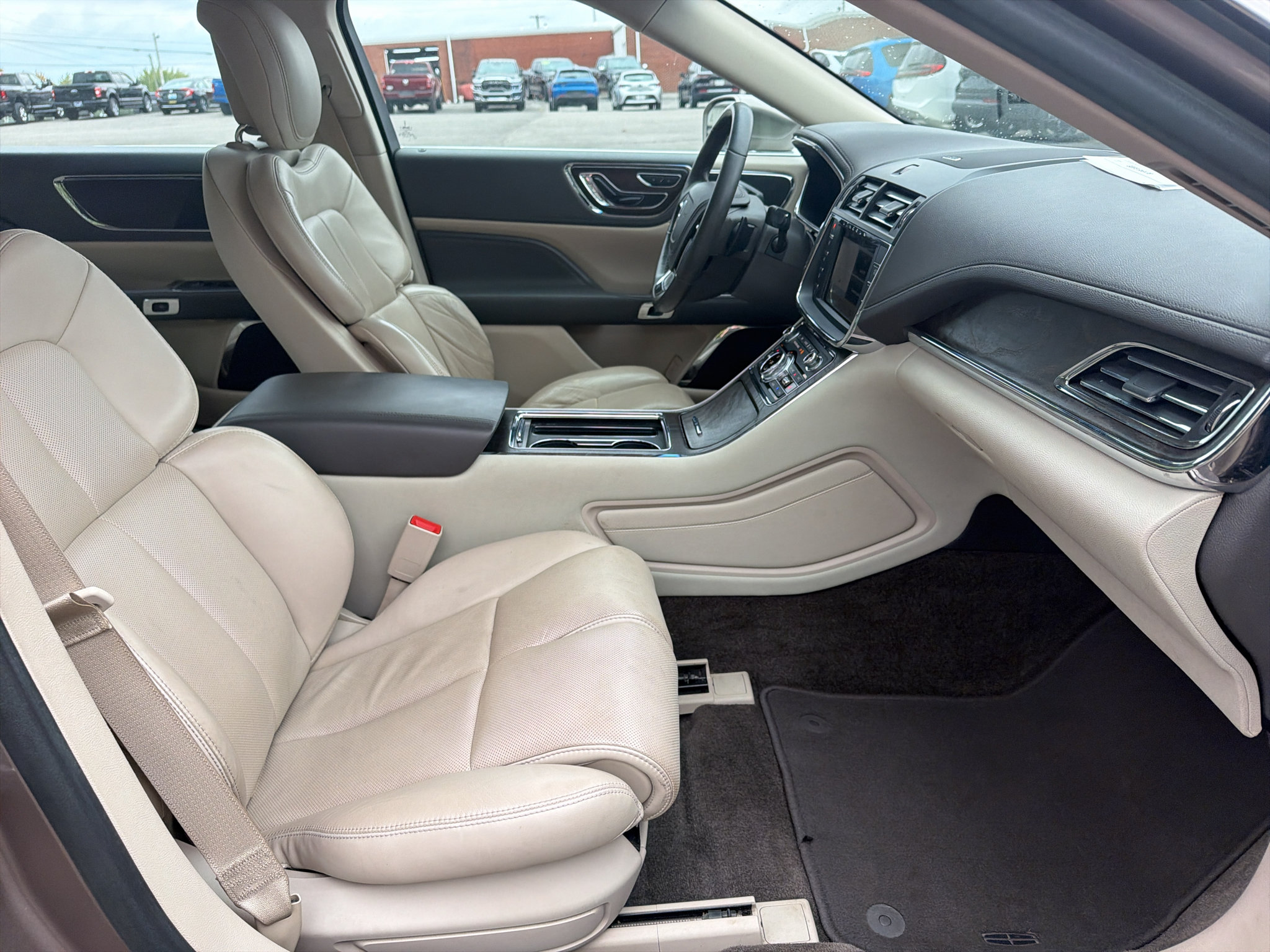 Used 2018 Lincoln Continental Select w/ Continental Climate Package FWD image 24