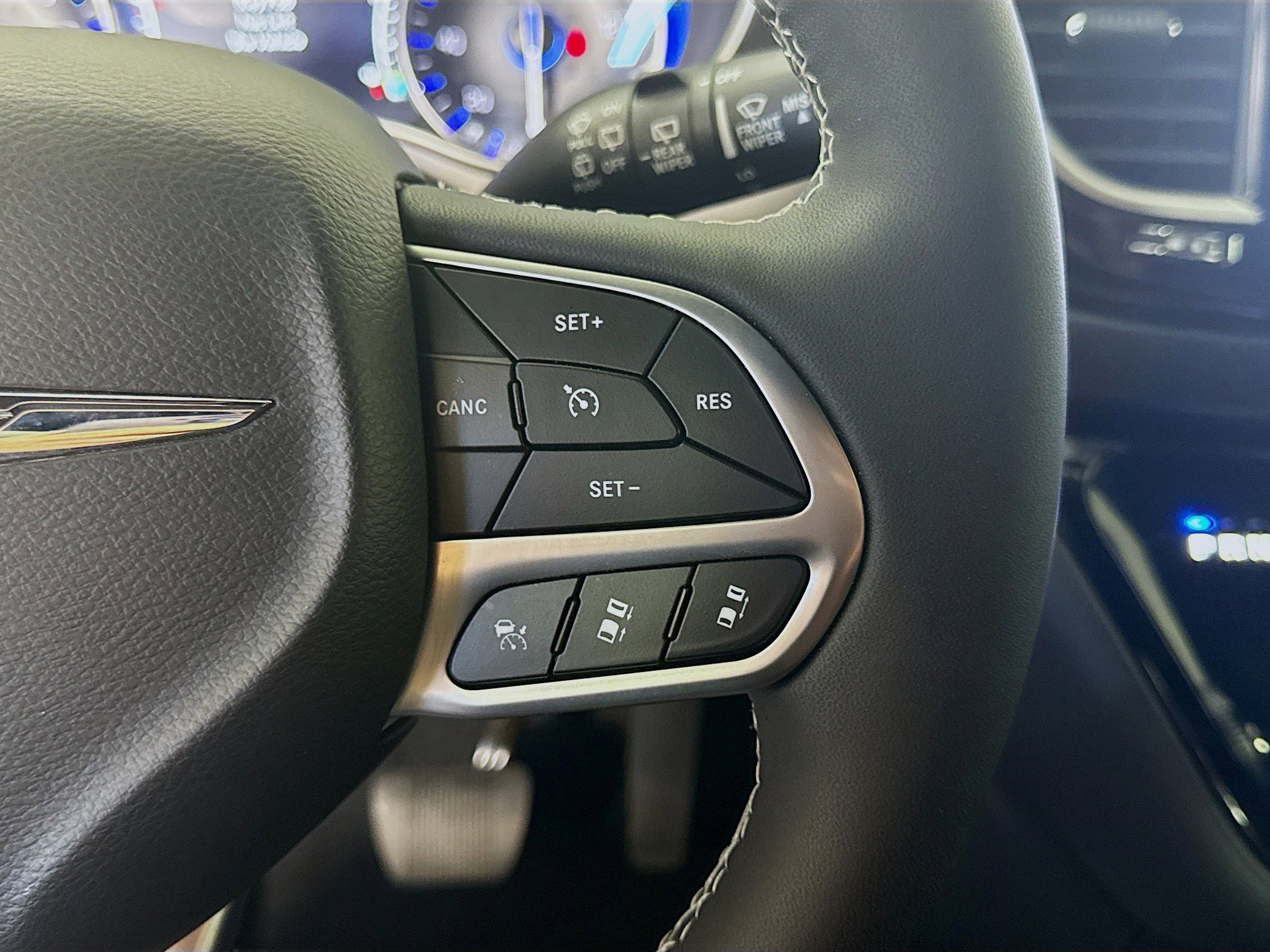 Used 2026 Chrysler Pacifica Select image 15