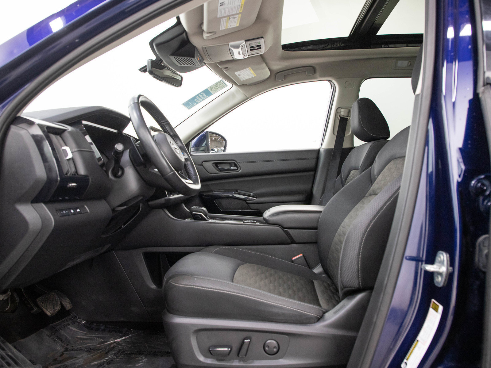 Used 2024 Nissan Pathfinder SV AWD/4WD image 25
