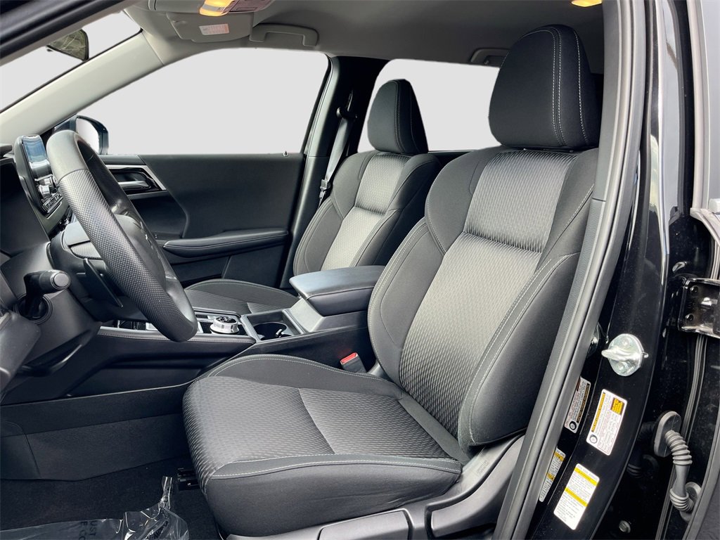 Used 2024 Mitsubishi Outlander ES image 19