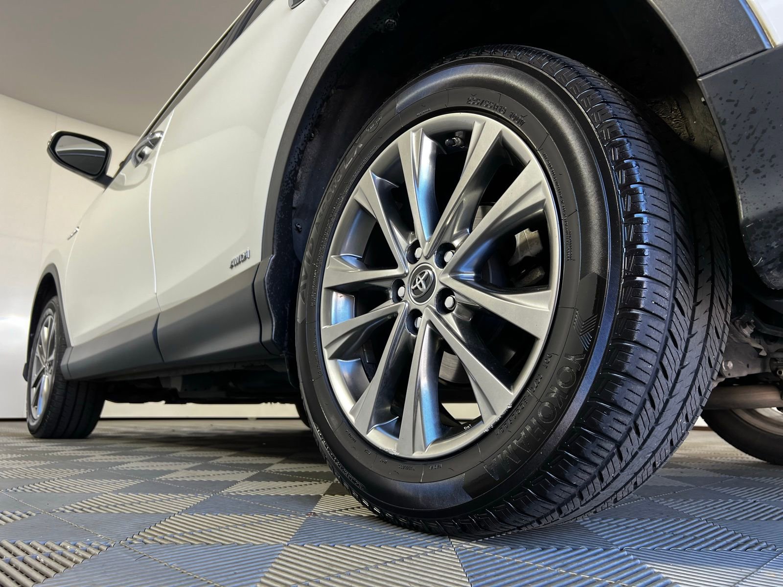 Used 2018 Toyota RAV4 Limited image 30