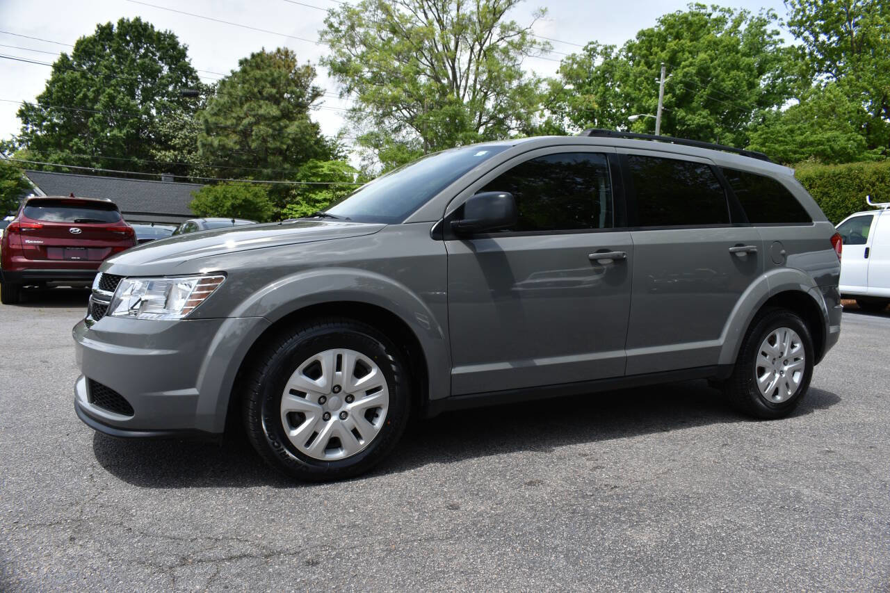 Used 2020 Dodge Journey SE FWD image 2