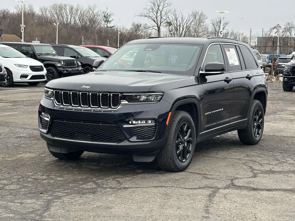 Used 2024 Jeep Grand Cherokee Limited image 7