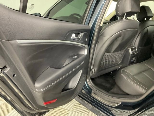 Used 2025 Genesis G70 2.5T image 15