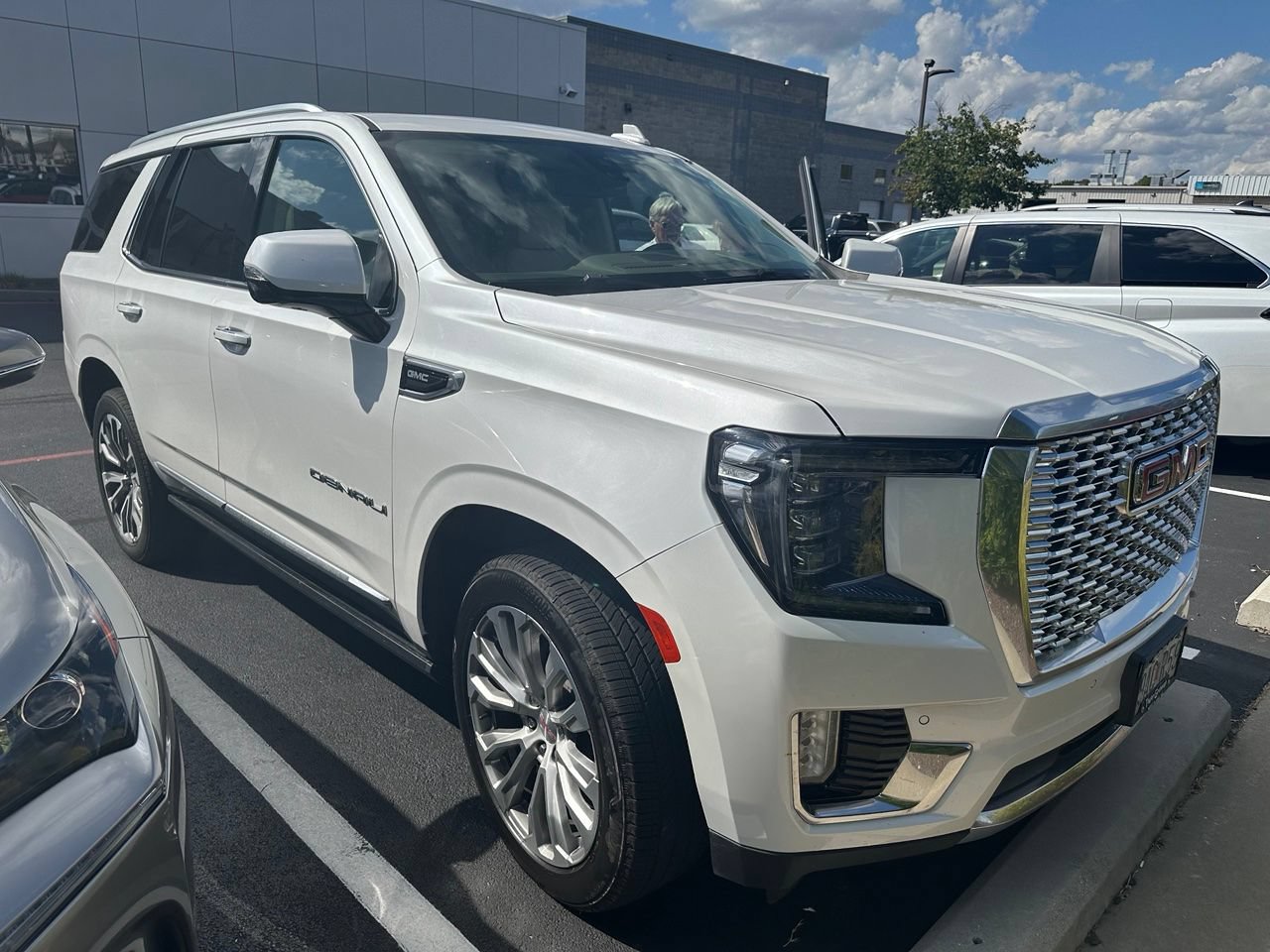 Used 2022 GMC Yukon Denali AWD/4WD image 8
