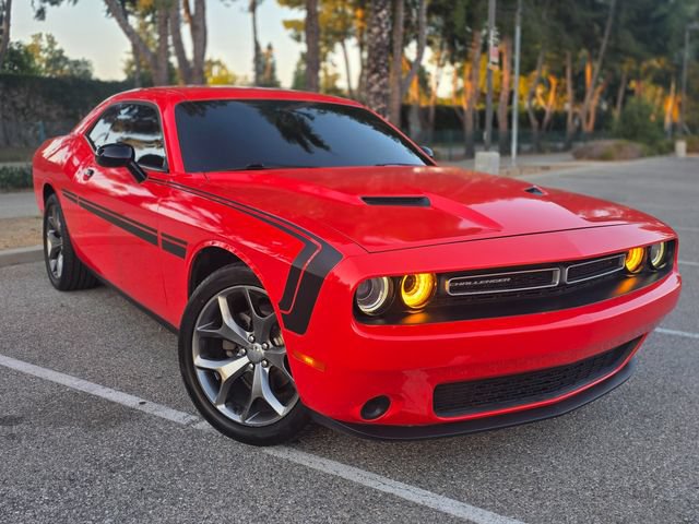 Used 2016 Dodge Challenger SXT w/ Driver Convenience Group RWD image 7