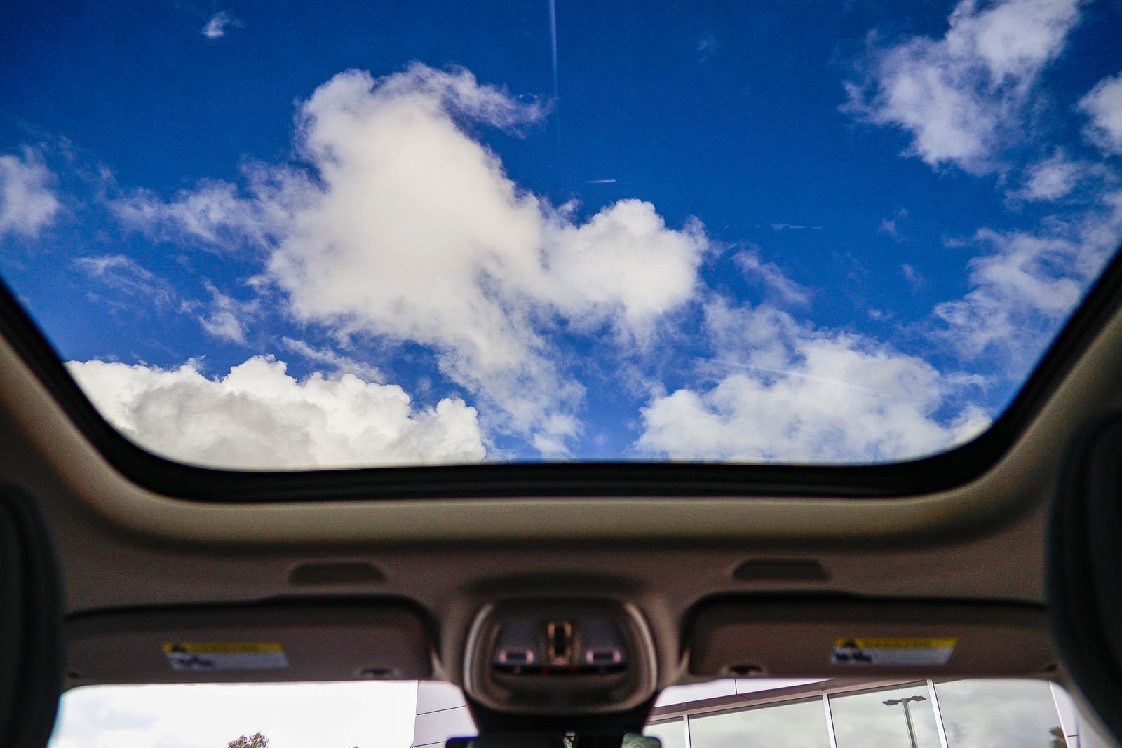 Used 2025 Volvo V60 B5 Cross Country Plus image 17