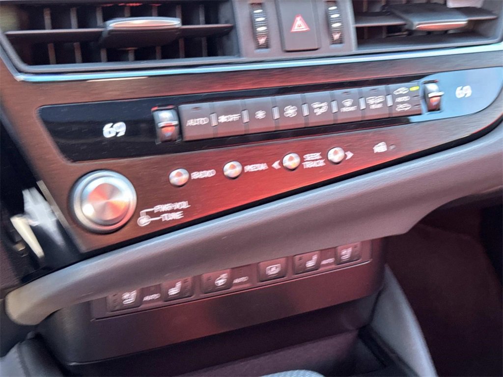 Used 2024 Lexus ES 300h F Sport image 27