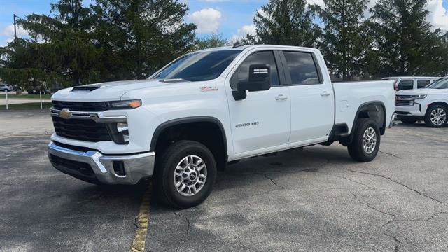 Used 2024 Chevrolet Silverado 2500 LT w/ Convenience Package AWD/4WD image 4