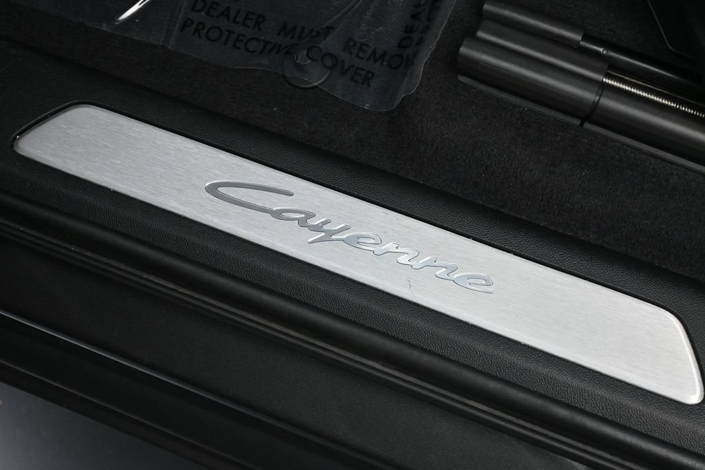 Certified 2024 Porsche Cayenne AWD/4WD image 25