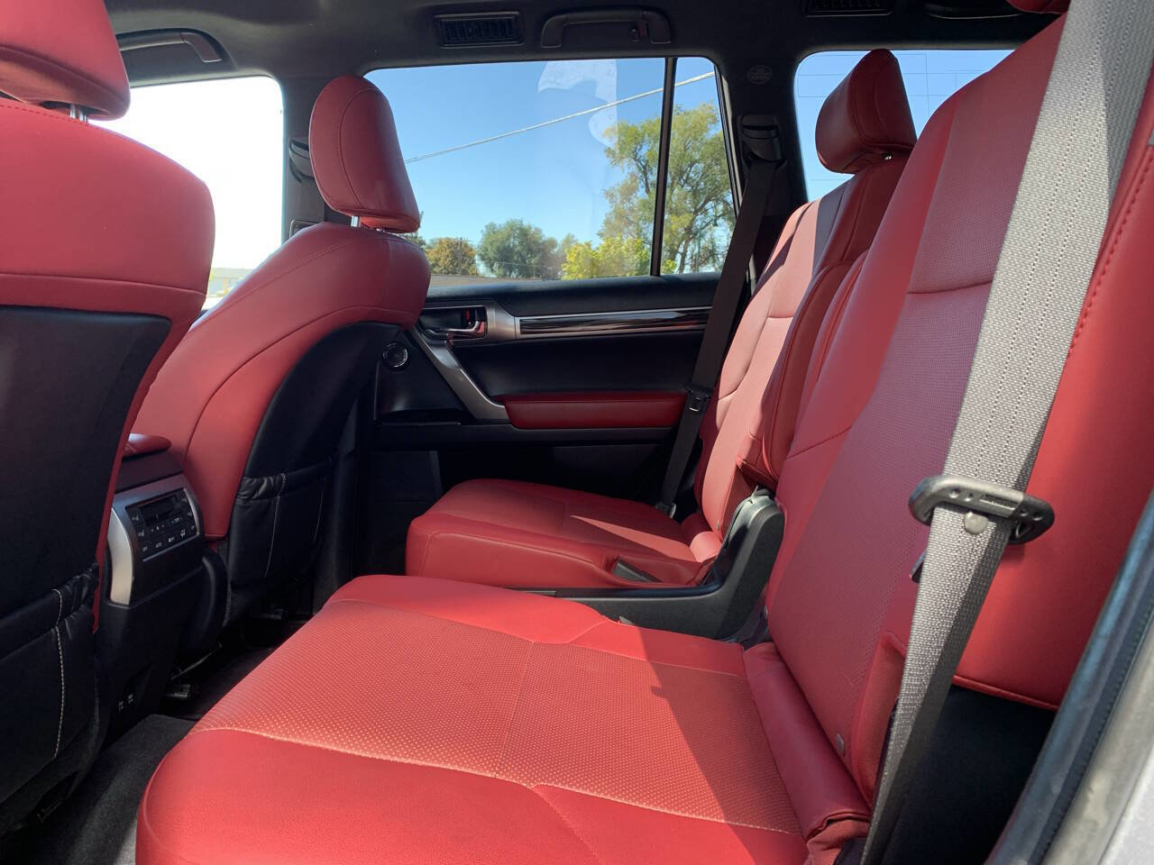 Used 2022 Lexus GX 460 Premium w/ Accessory Package image 10