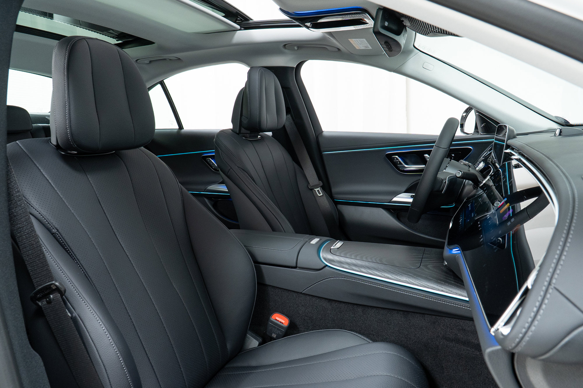 New 2025 Mercedes-Benz E 350 4MATIC Sedan image 24