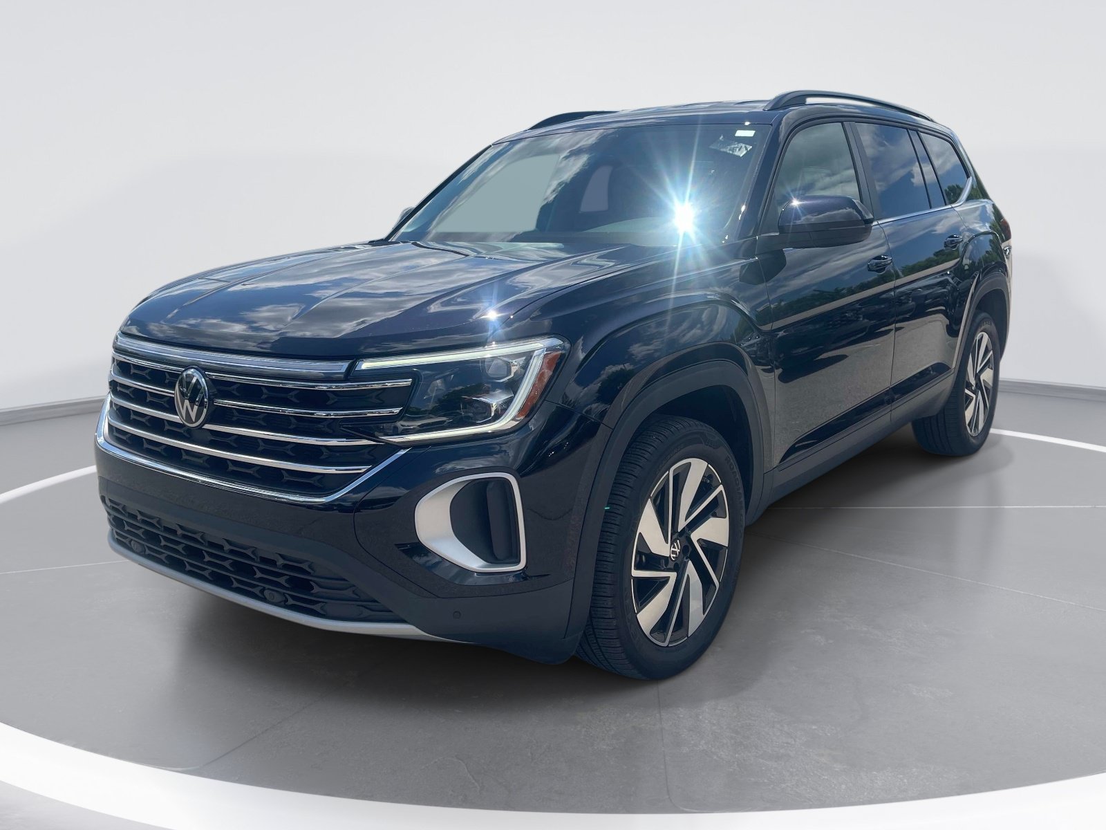 Used 2025 Volkswagen Atlas SE FWD image 5