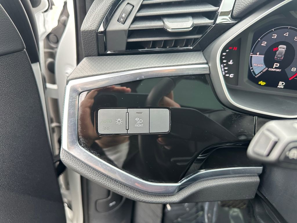 Certified 2025 Audi Q3 2.0T Premium w/ Convenience Package image 10