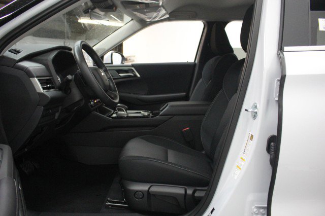 New 2026 Mitsubishi Outlander ES FWD image 6