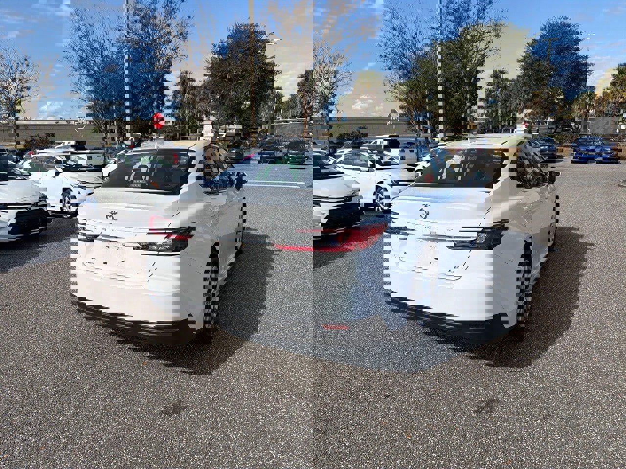 Used 2025 Toyota Camry LE image 3