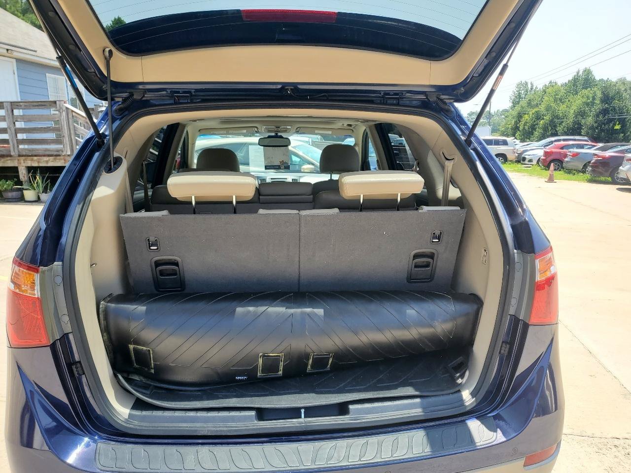 Used 2010 Hyundai Veracruz Limited w/ Navigation Pkg 3 FWD image 11
