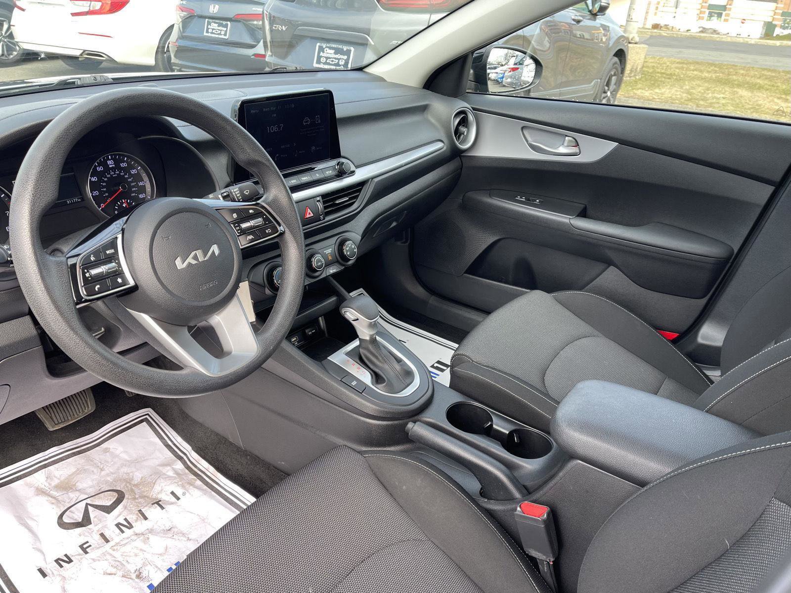 Used 2023 Kia Forte LXS w/ LXS Technology Package image 4