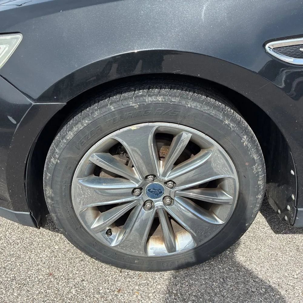 Used 2010 Ford Taurus Limited AWD/4WD image 17