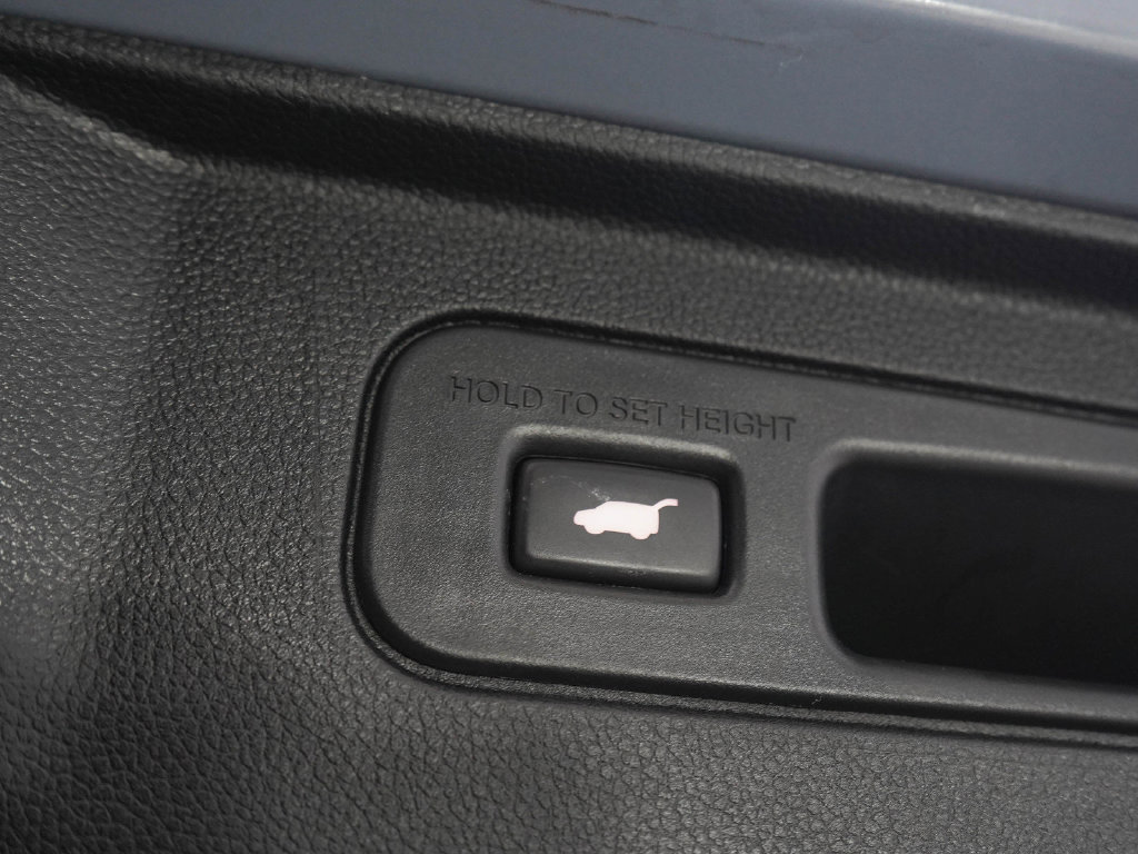 Used 2023 Honda Pilot Touring image 11