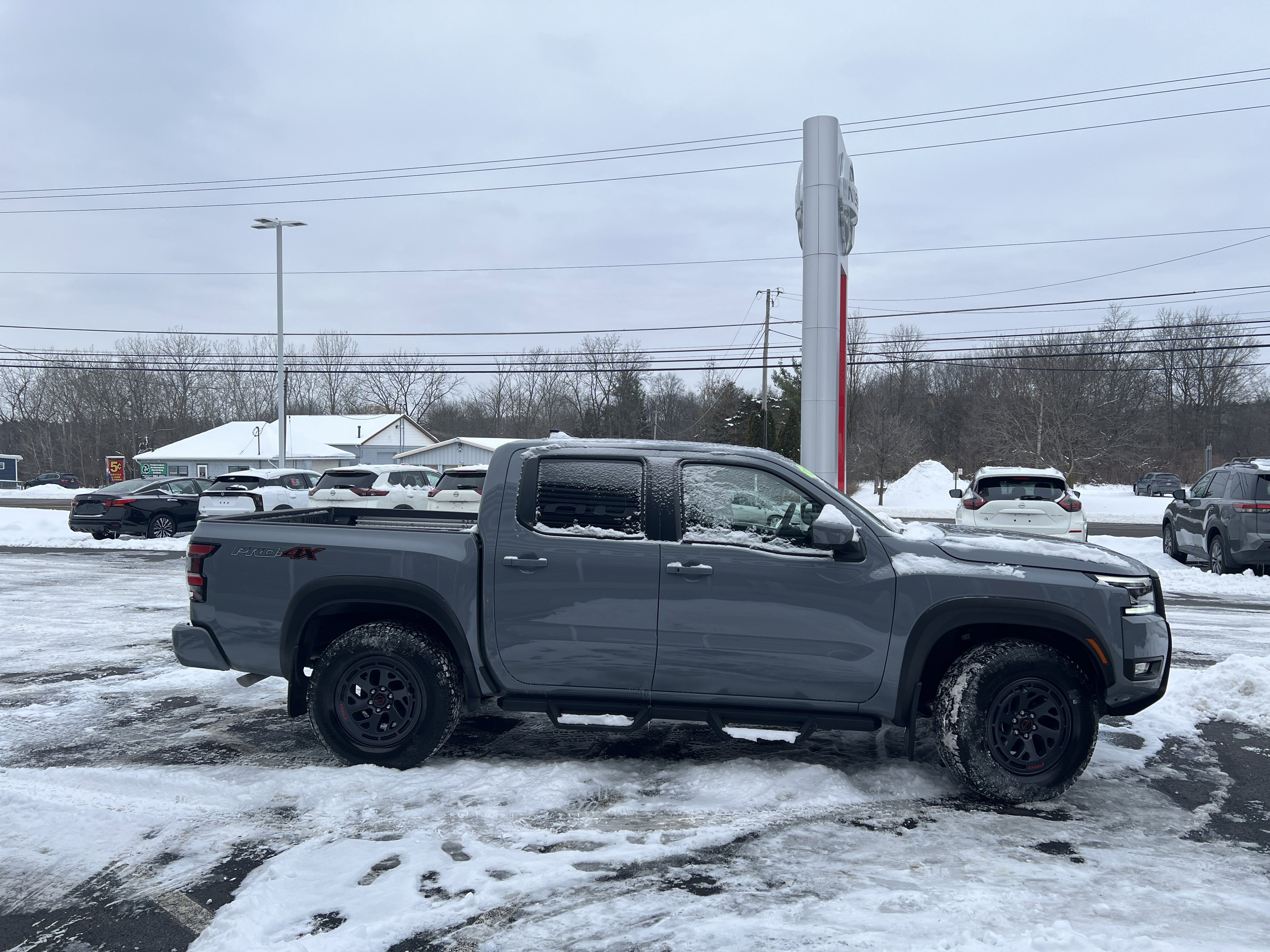 Used 2025 Nissan Frontier PRO-4X w/ Pro Convenience Package image 11