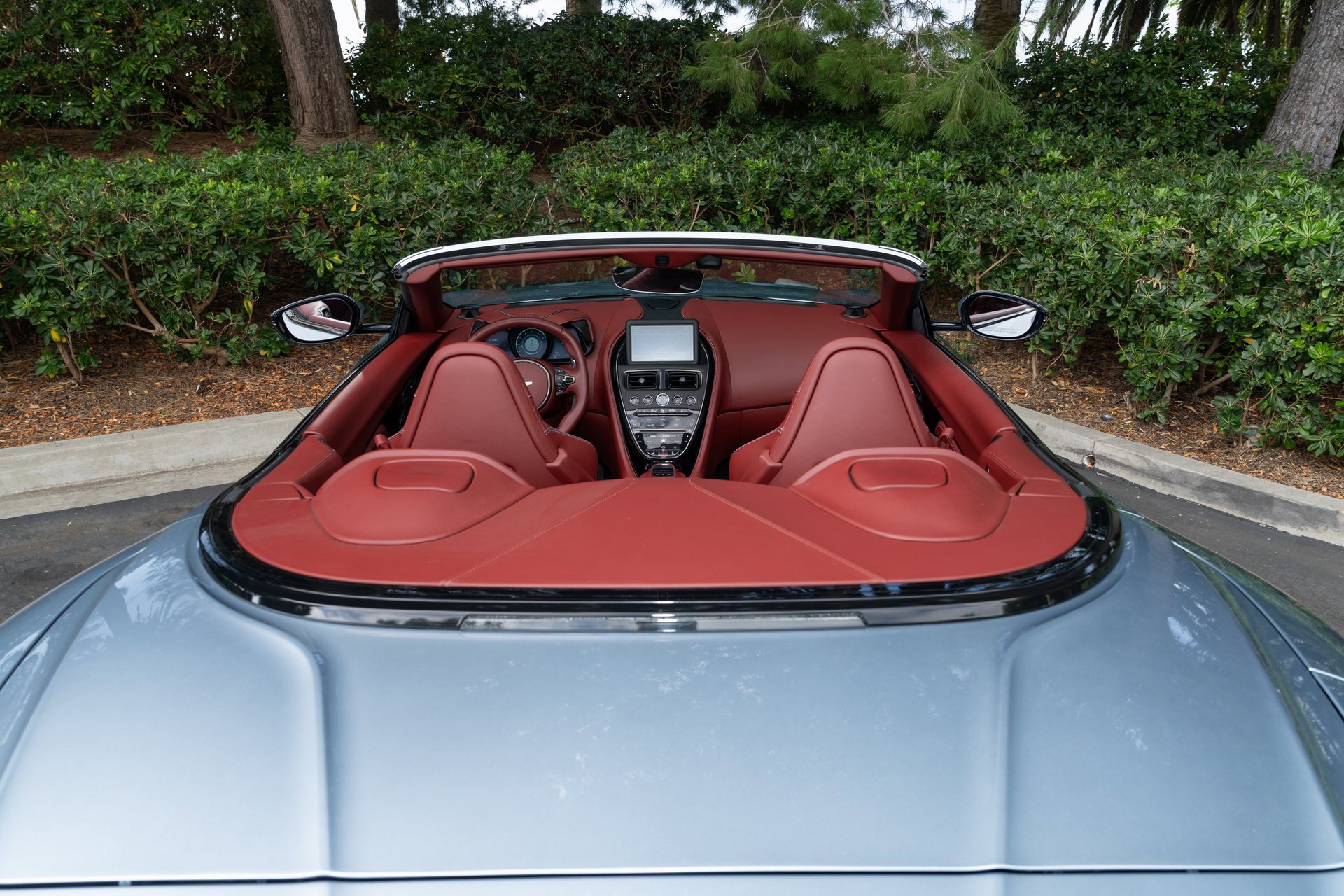 Used 2021 Aston Martin DBS Superleggera Volante image 9