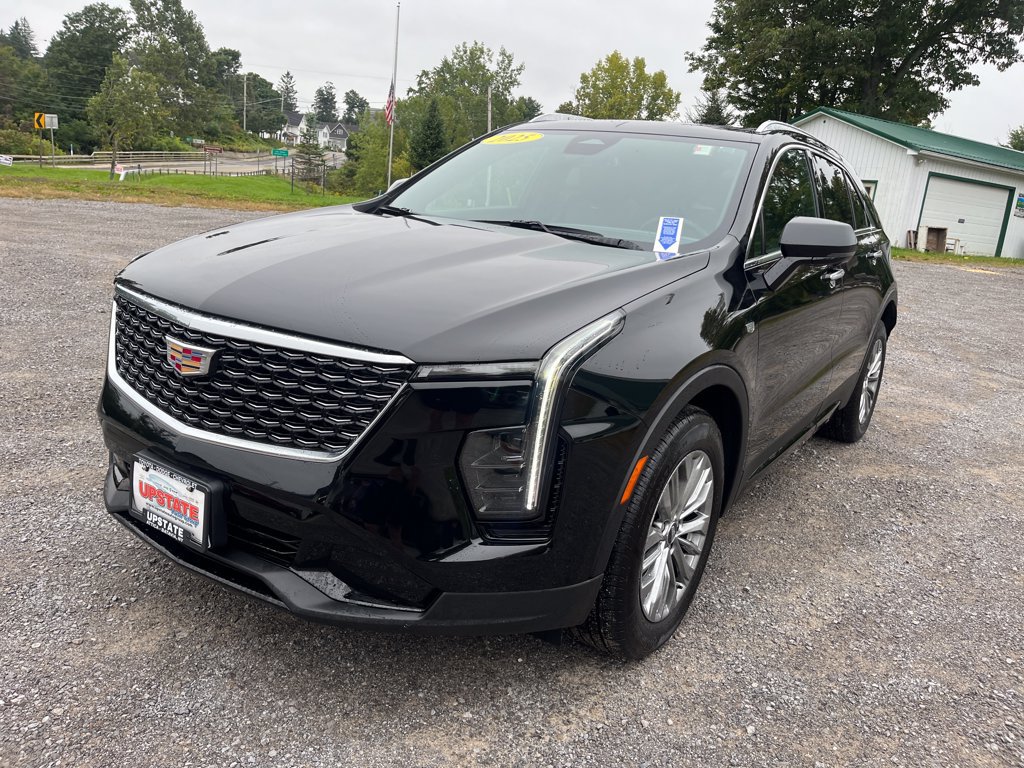 Used 2025 Cadillac XT4 Premium Luxury AWD/4WD image 2