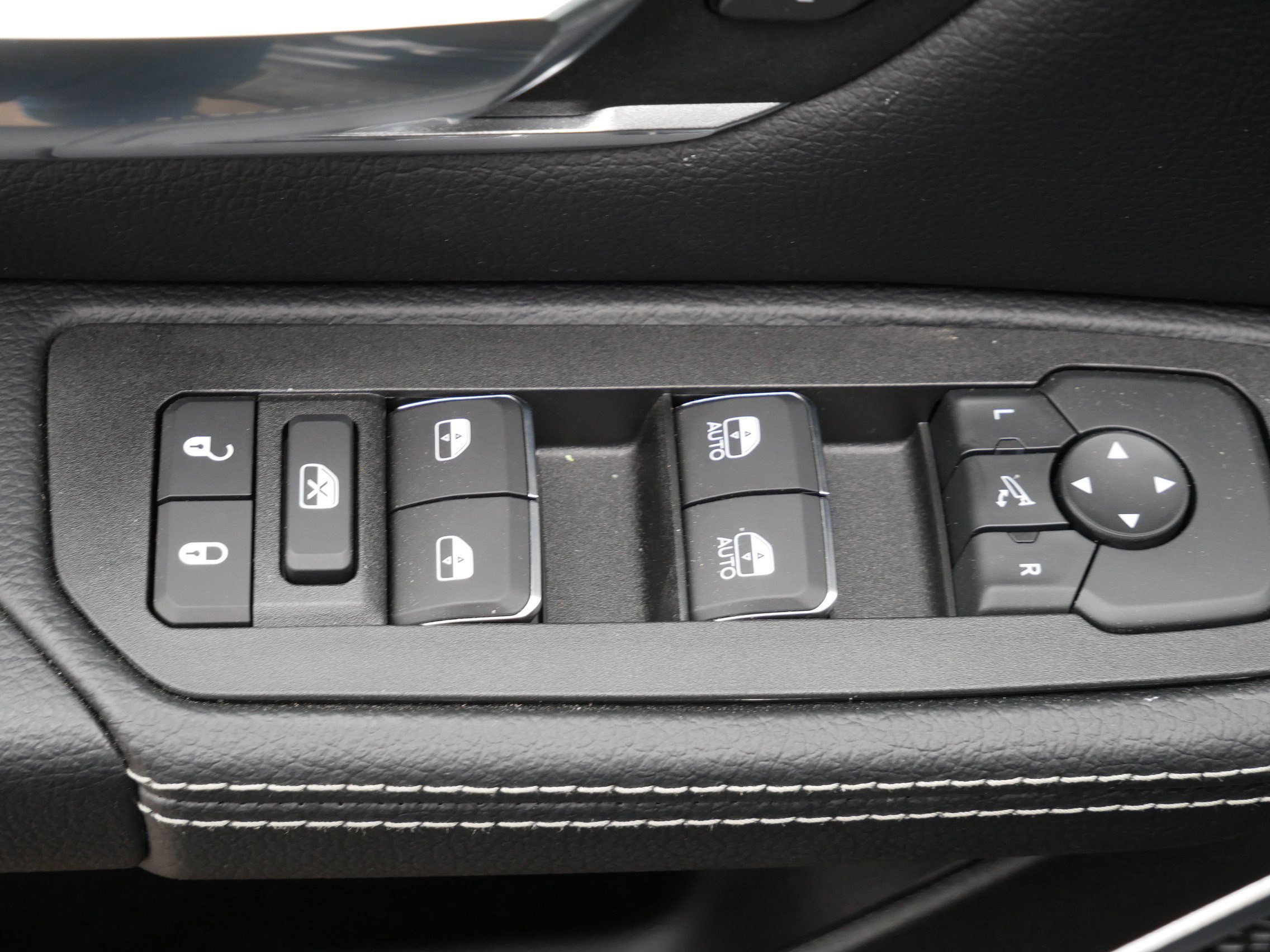 New 2026 RAM 1500 Laramie w/ Night Edition AWD/4WD image 13