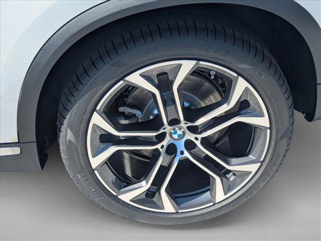 Used 2026 BMW X5 sDrive40i image 9