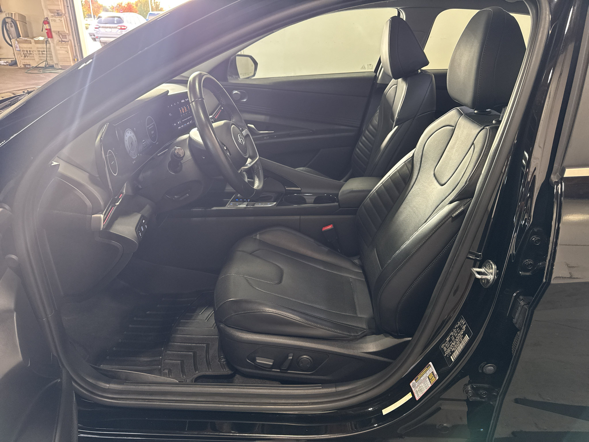 Used 2022 Hyundai Elantra Limited w/ Preferred Accessory Package FWD image 22