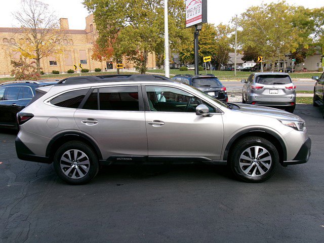 Used 2020 Subaru Outback Premium image 3