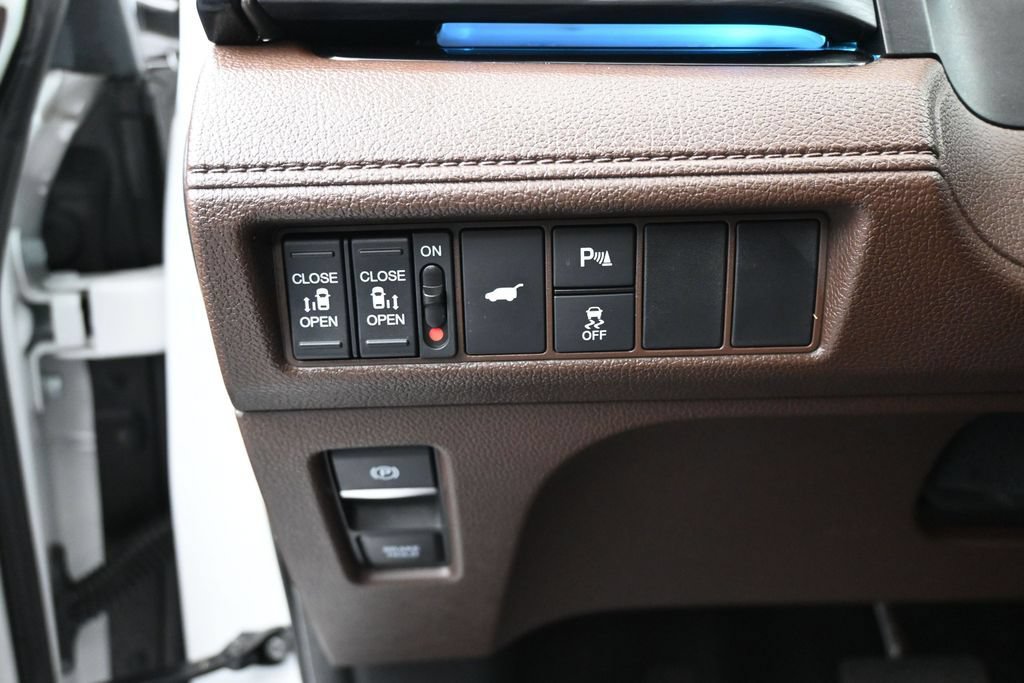 Used 2025 Honda Odyssey Elite image 16