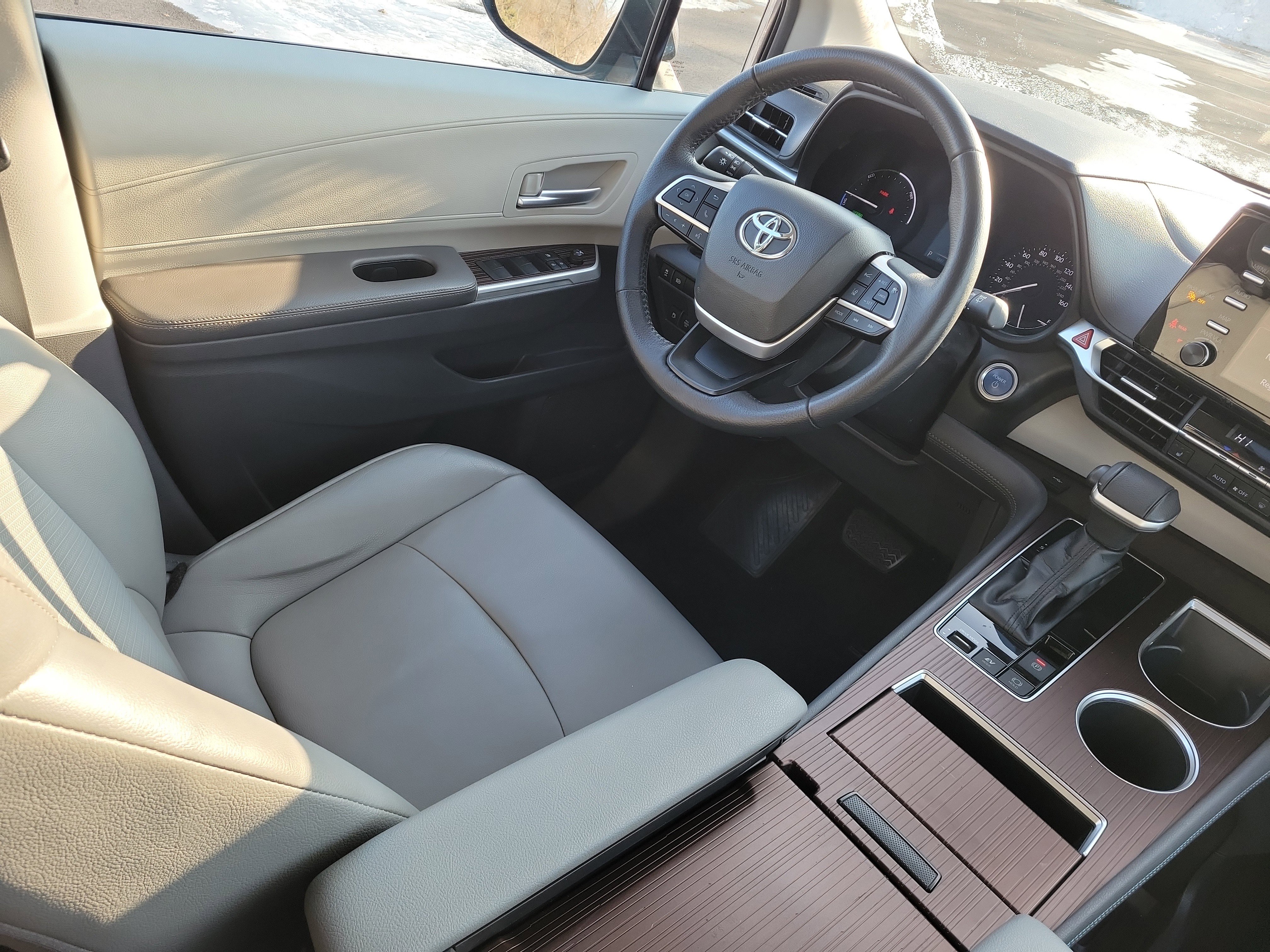 Used 2021 Toyota Sienna XLE image 17