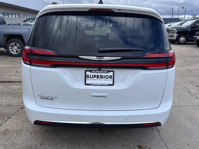 New 2026 Chrysler Pacifica Select image 4