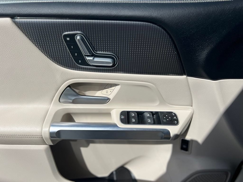 Used 2021 Mercedes-Benz GLB 250 image 17