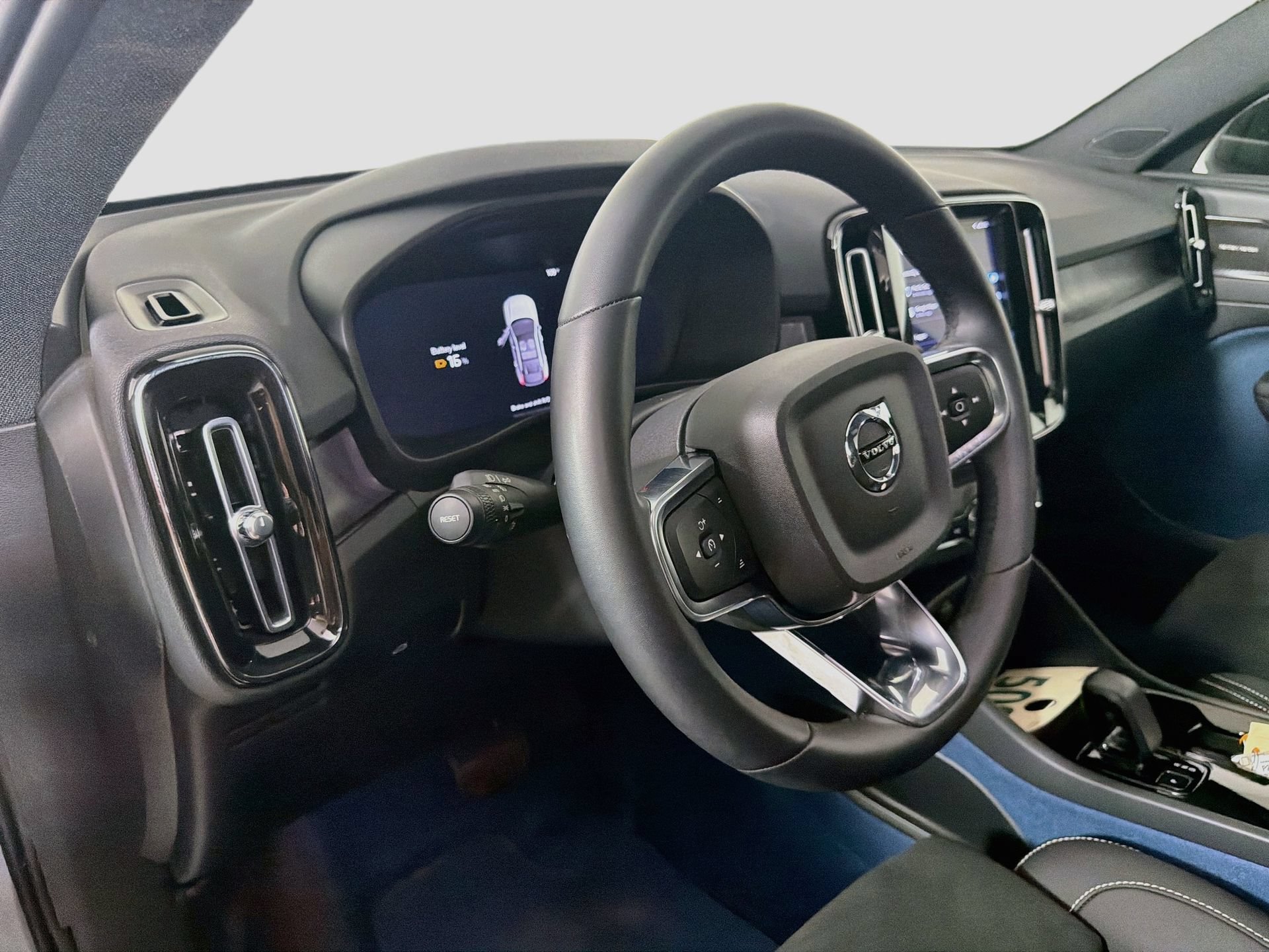 Certified 2023 Volvo C40 P8 Recharge Ultimate AWD/4WD image 10