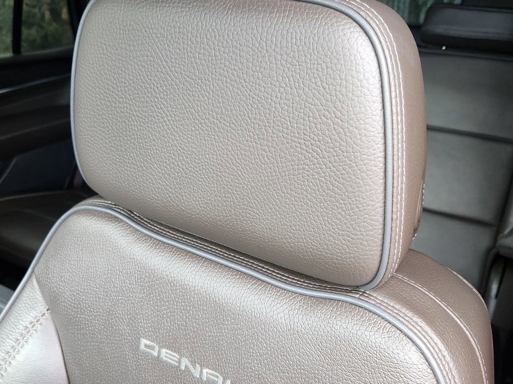 Used 2021 GMC Yukon Denali w/ Advanced Technology Package image 5