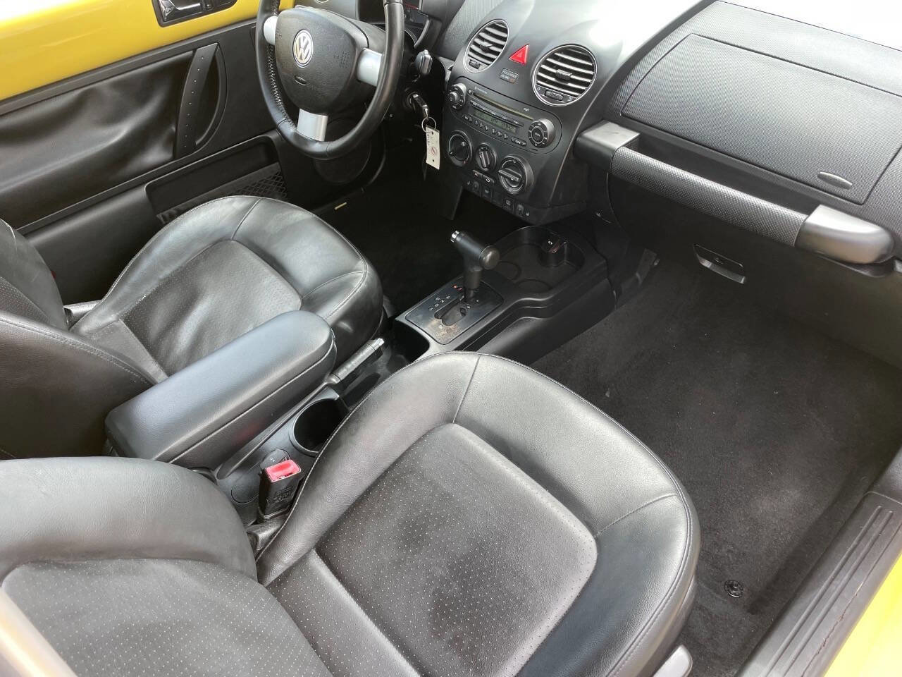 Used 2009 Volkswagen Beetle Coupe FWD image 15