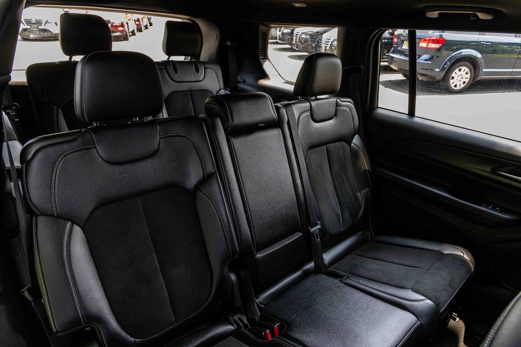 Used 2023 Jeep Grand Cherokee L Laredo image 25