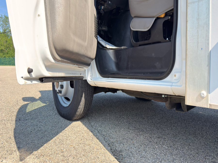 Used 2016 GMC Savana 3500 RWD image 22