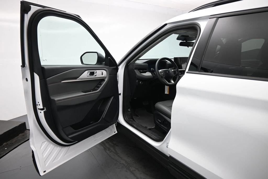 New 2026 Ford Explorer Active w/ Active Comfort Package RWD image 8