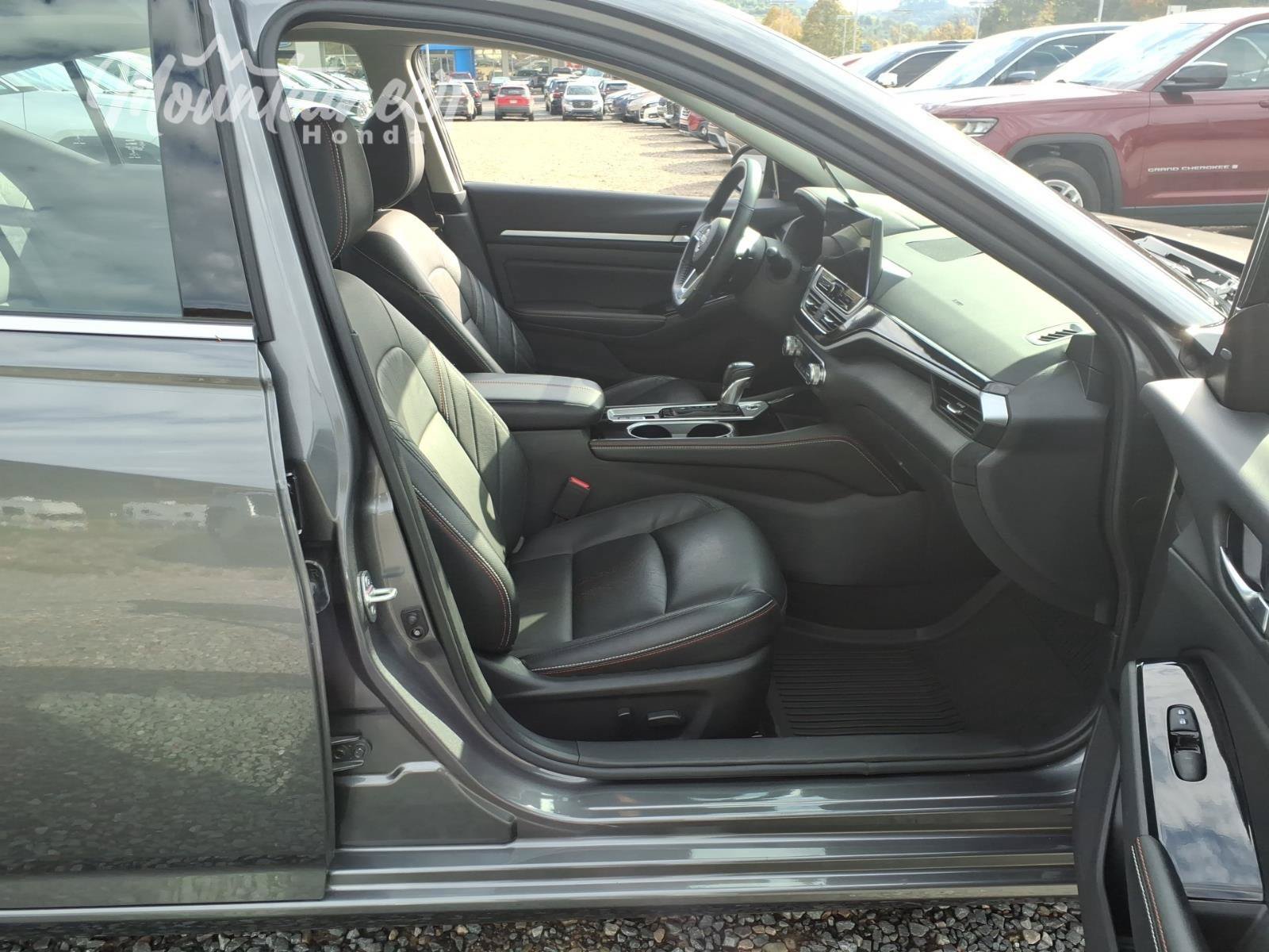 Used 2025 Nissan Altima 2.5 SR w/ SR Premium Package AWD/4WD image 18