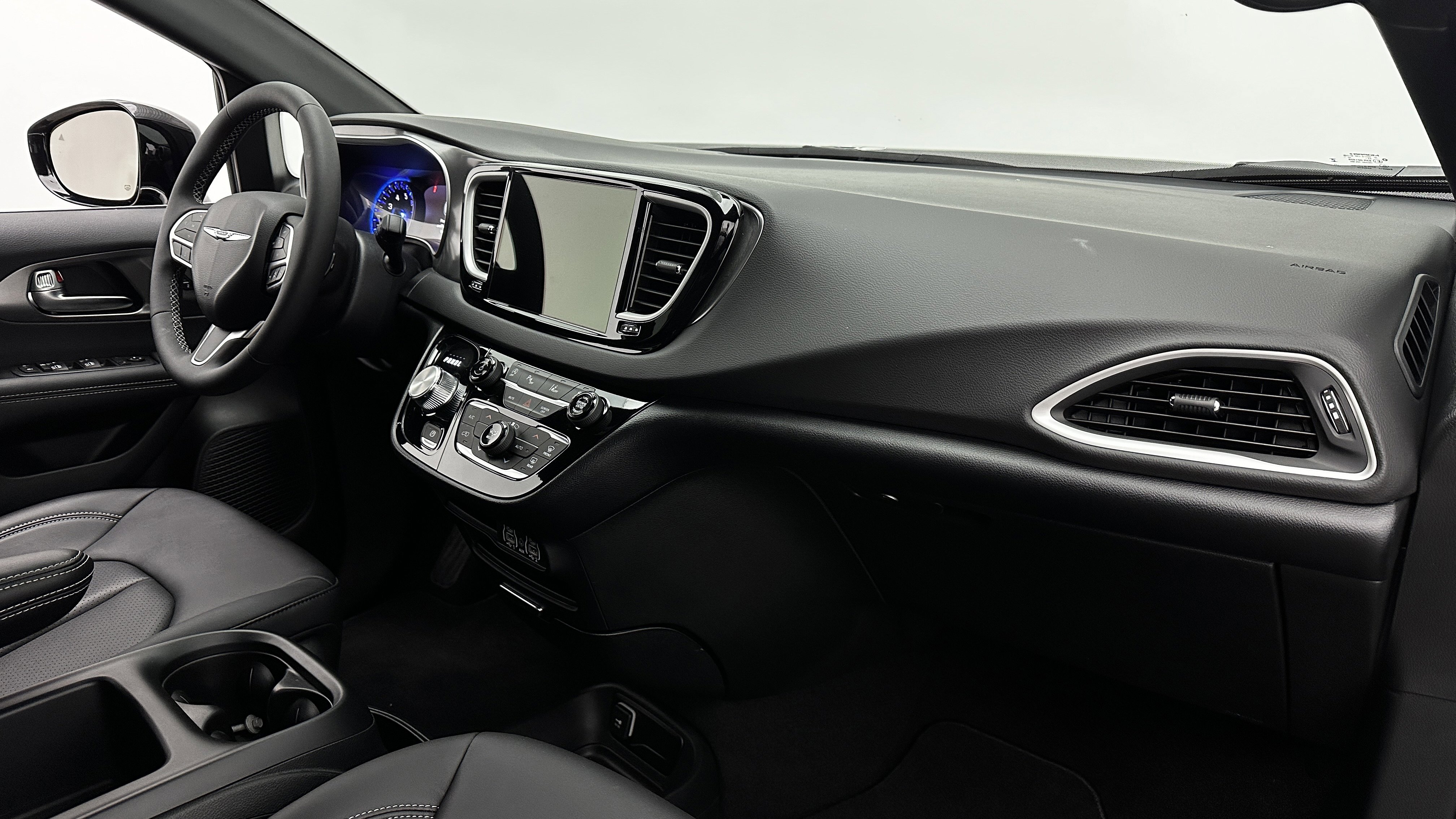 Used 2025 Chrysler Pacifica Select image 39