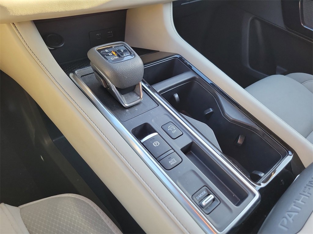 Used 2023 Nissan Pathfinder SV image 32