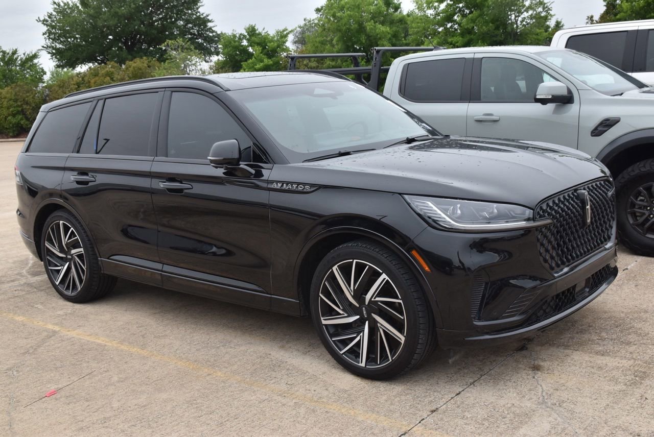 Certified 2025 Lincoln Aviator Black Label w/ Jet Appearance Package AWD/4WD image 5