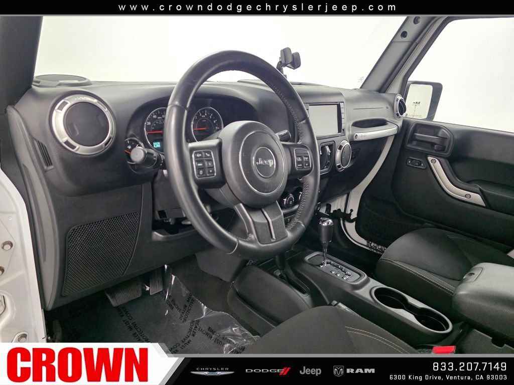 Used 2015 Jeep Wrangler Unlimited Sahara w/ Connectivity Group image 22