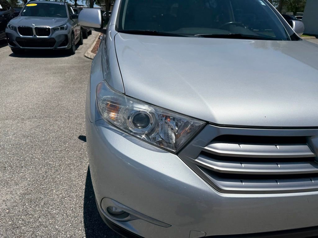 Used 2011 Toyota Highlander Limited w/ Tow Pkg FWD image 14