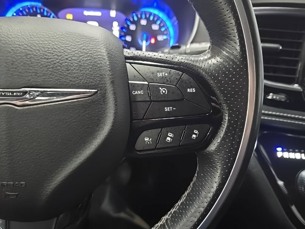 Used 2019 Chrysler Pacifica Limited w/ Advanced Safetytec Group image 21