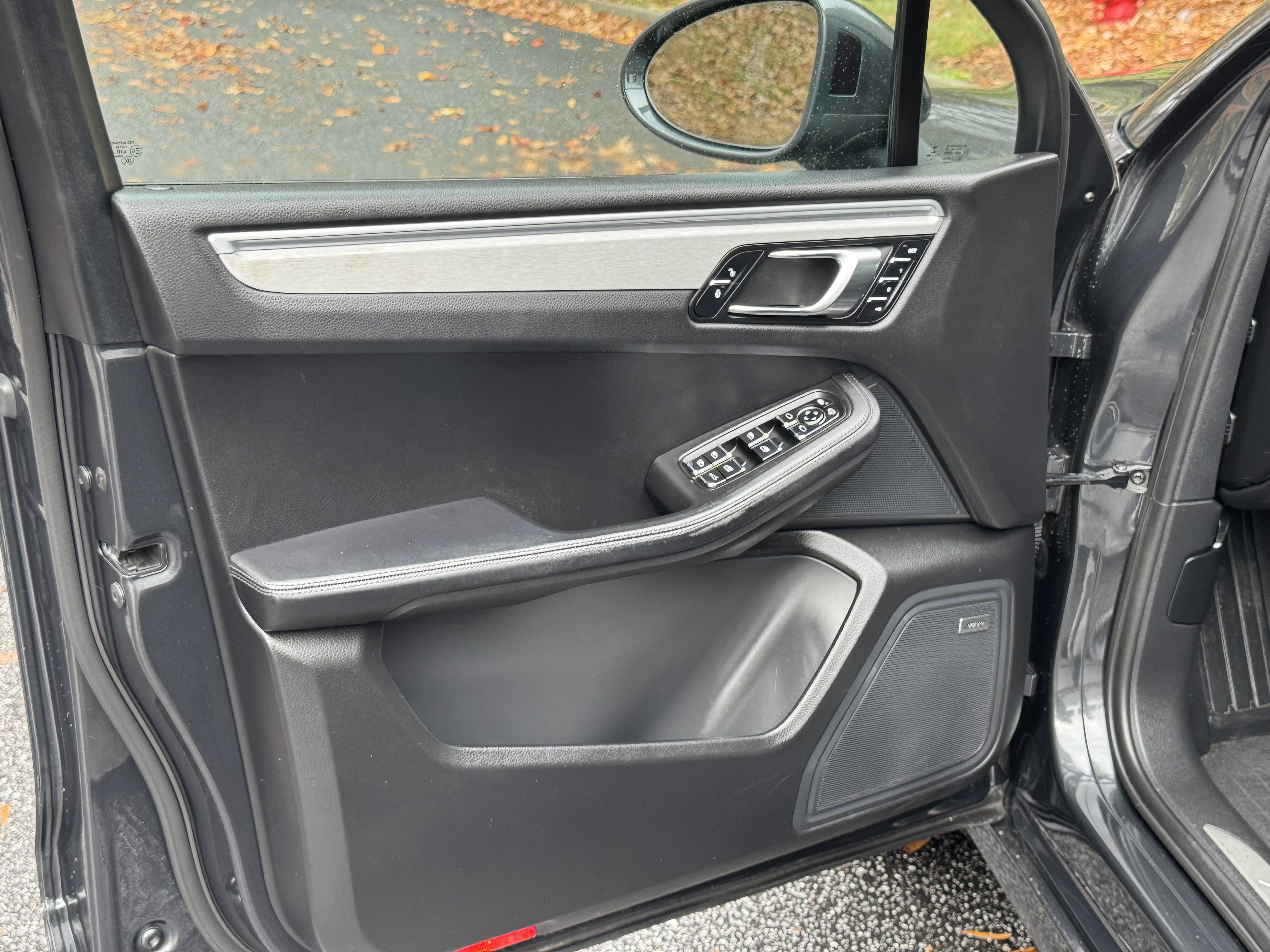 Used 2017 Porsche Macan Turbo image 26